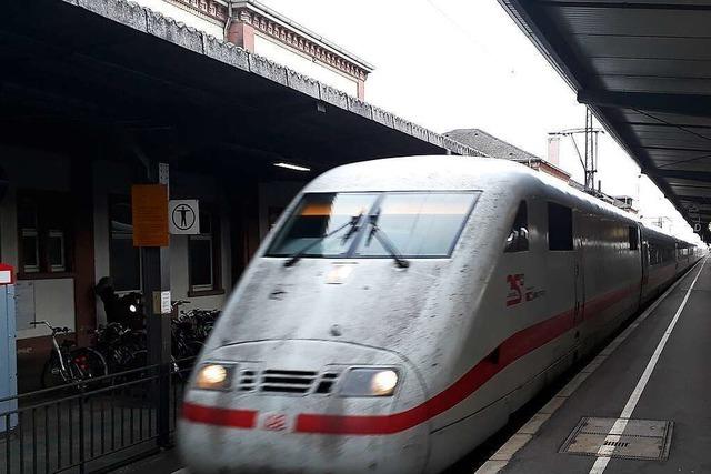 Bahnstrecke zwischen Rastatt und Karlsruhe nach Bombenentschrfung wieder frei