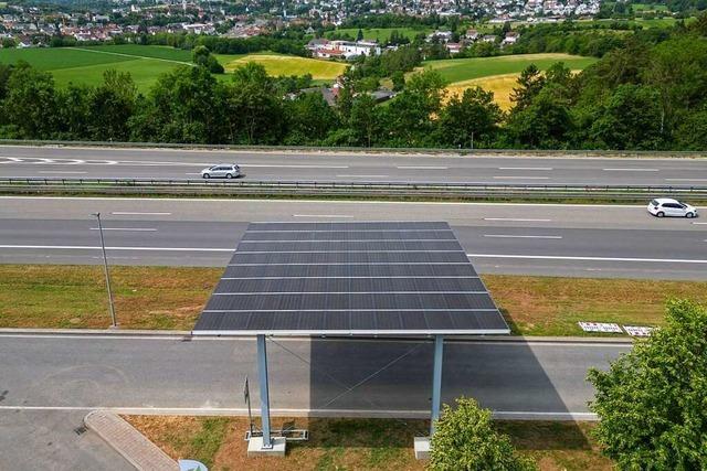 Pilotprojekt fr Solardach an Autobahn kurz vor der Fertigstellung