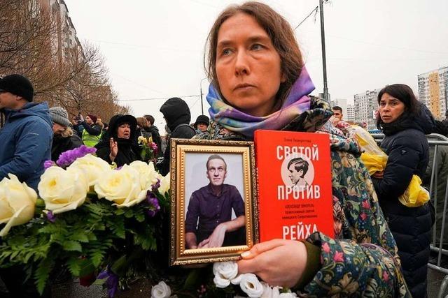 Kremlgegner Nawalny in Moskau beerdigt – Witwe teilt Liebesbotschaft per Video